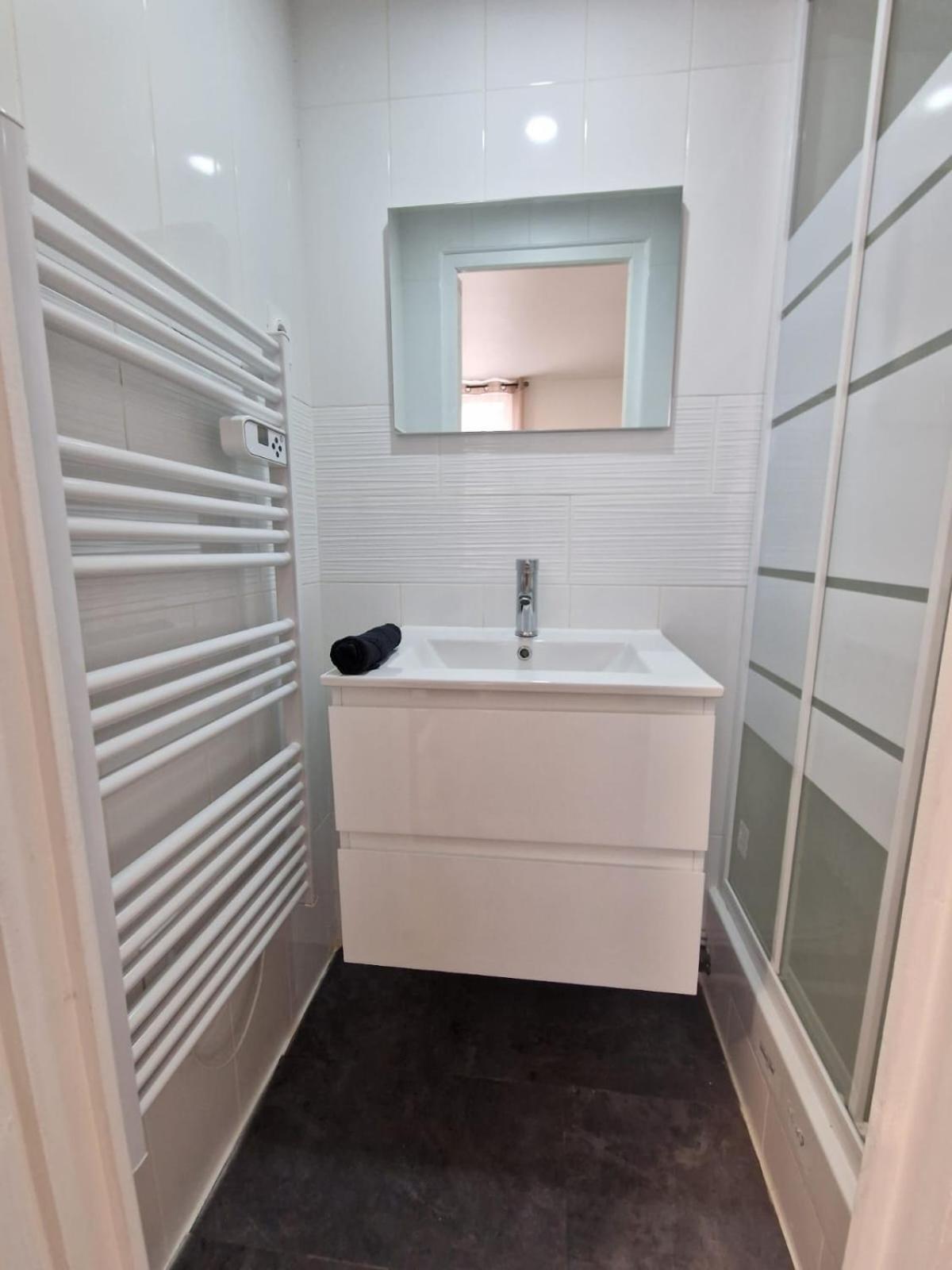 Appartement Hyper Centre Cosy Avec Balcon Chateaudun Bagian luar foto